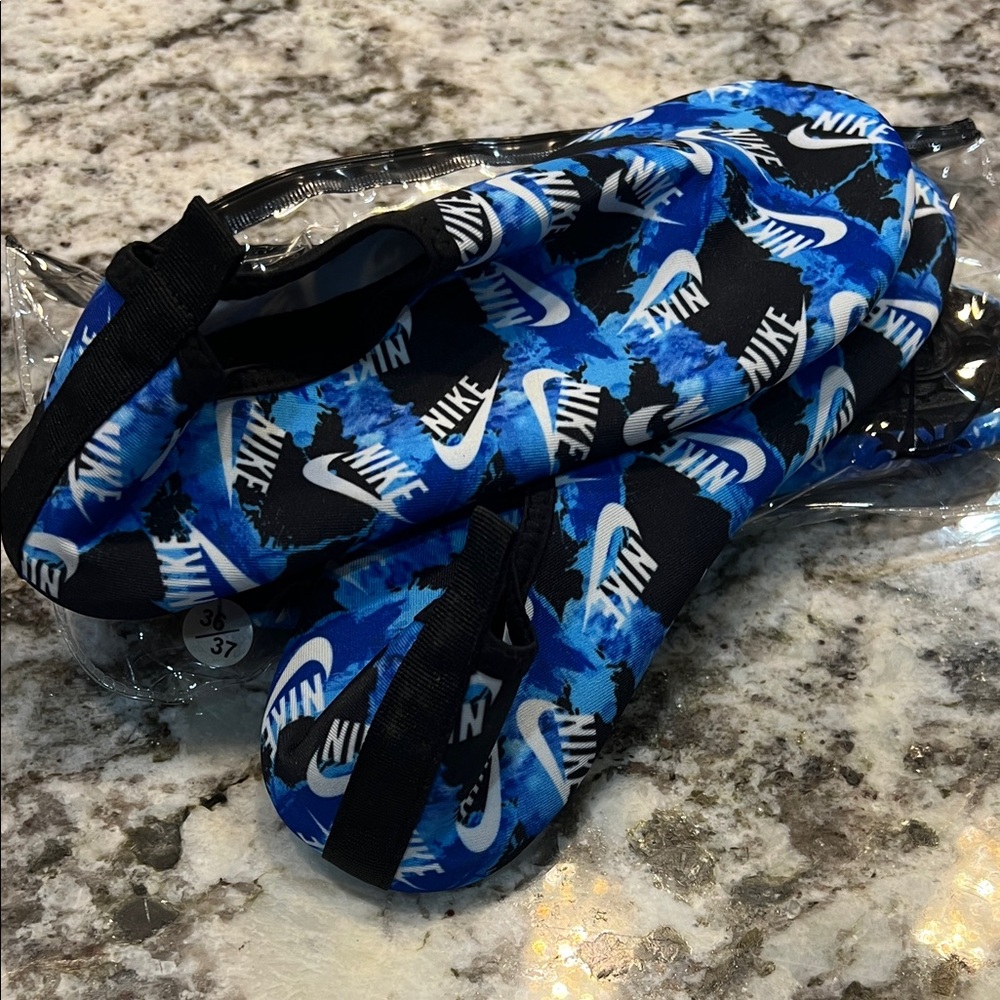 Nike Black and Blue Patterned Aqua Shoes